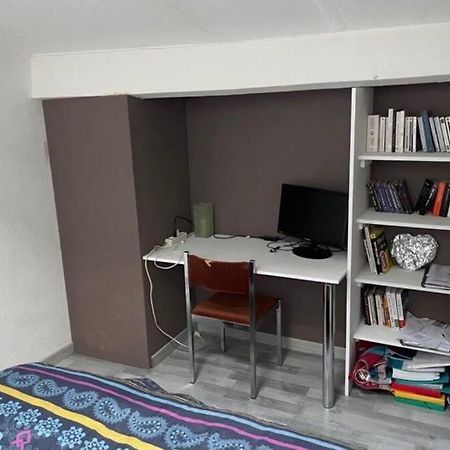 איסטרס Joli Duplex En Centre Ville De 40M2 Climatise מראה חיצוני תמונה