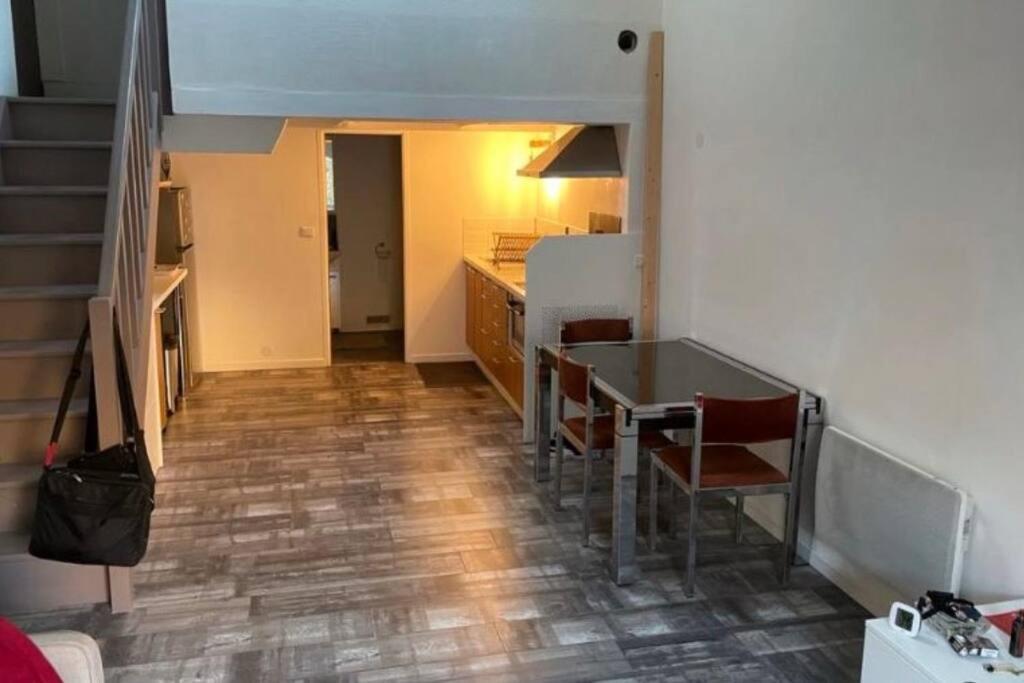 איסטרס Joli Duplex En Centre Ville De 40M2 Climatise מראה חיצוני תמונה